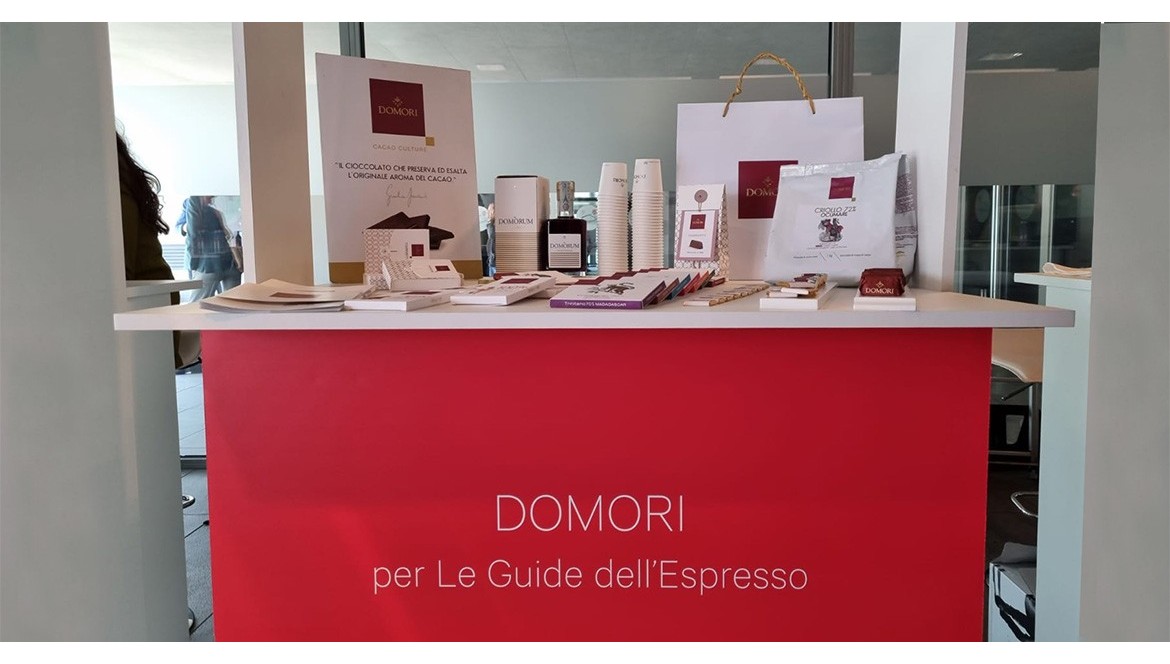 Guida L'Espresso 2022: Domori assegna il premio "Pasticceria dell'Anno" a Kevin Fejzullai. 